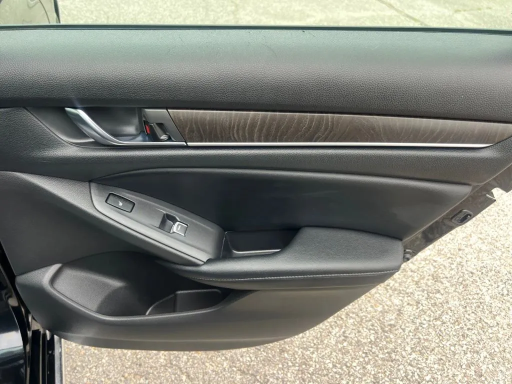 Honda Accord photo 20