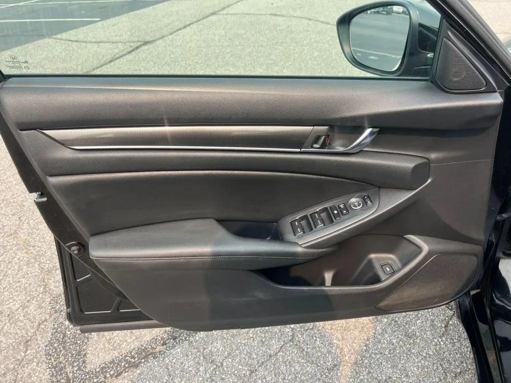 Honda Accord photo 24