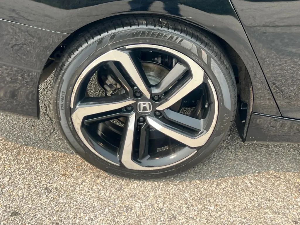 Honda Accord photo 32