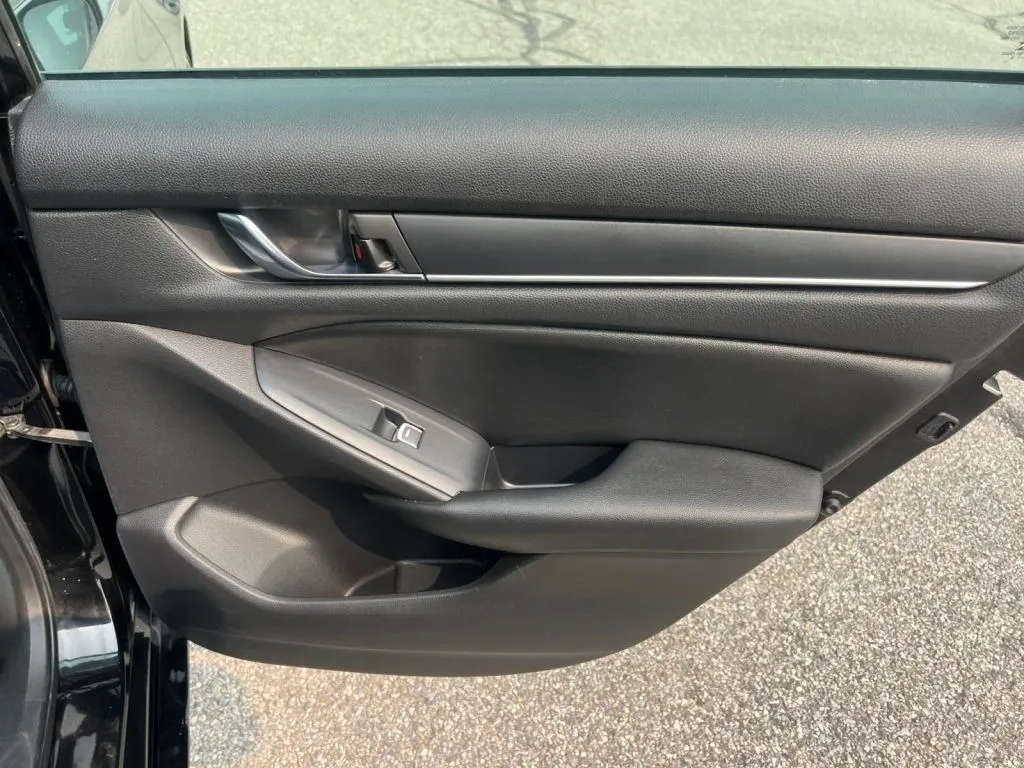 Honda Accord photo 18