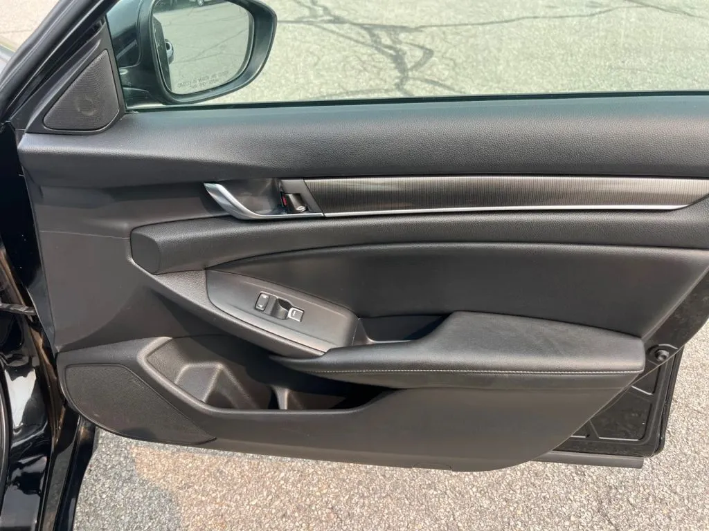Honda Accord photo 16