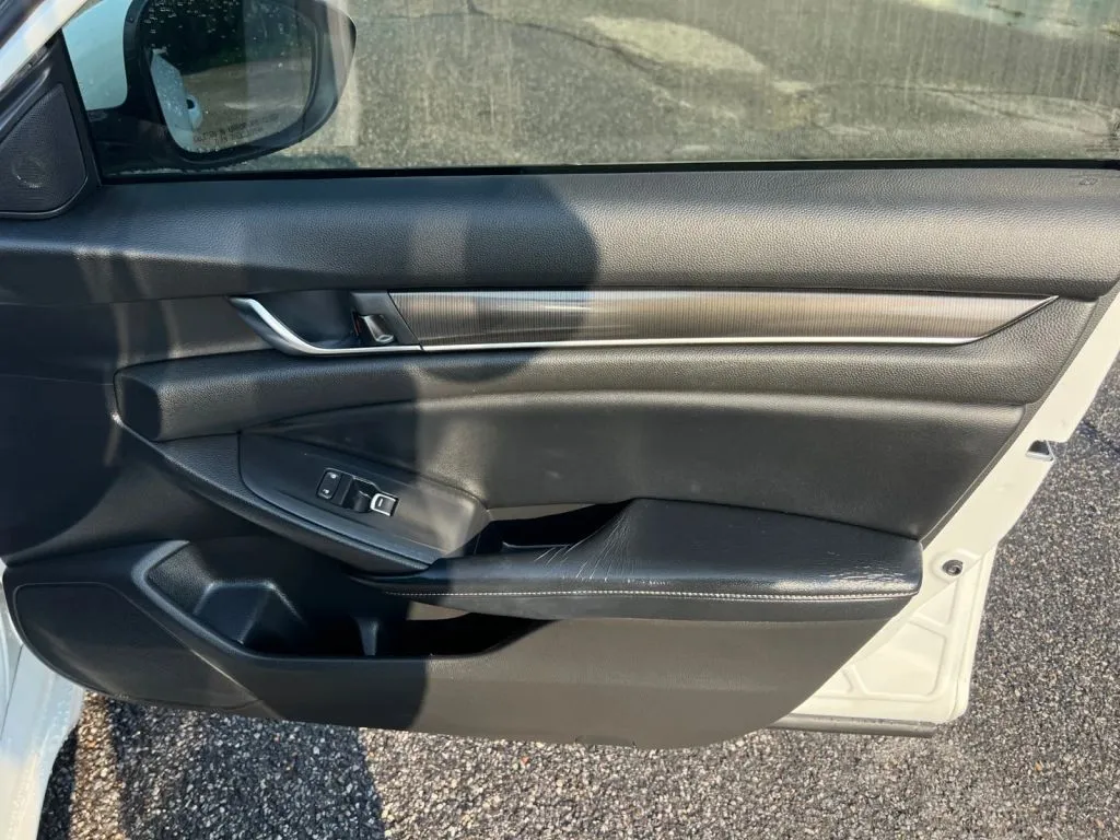 Honda Accord photo 17