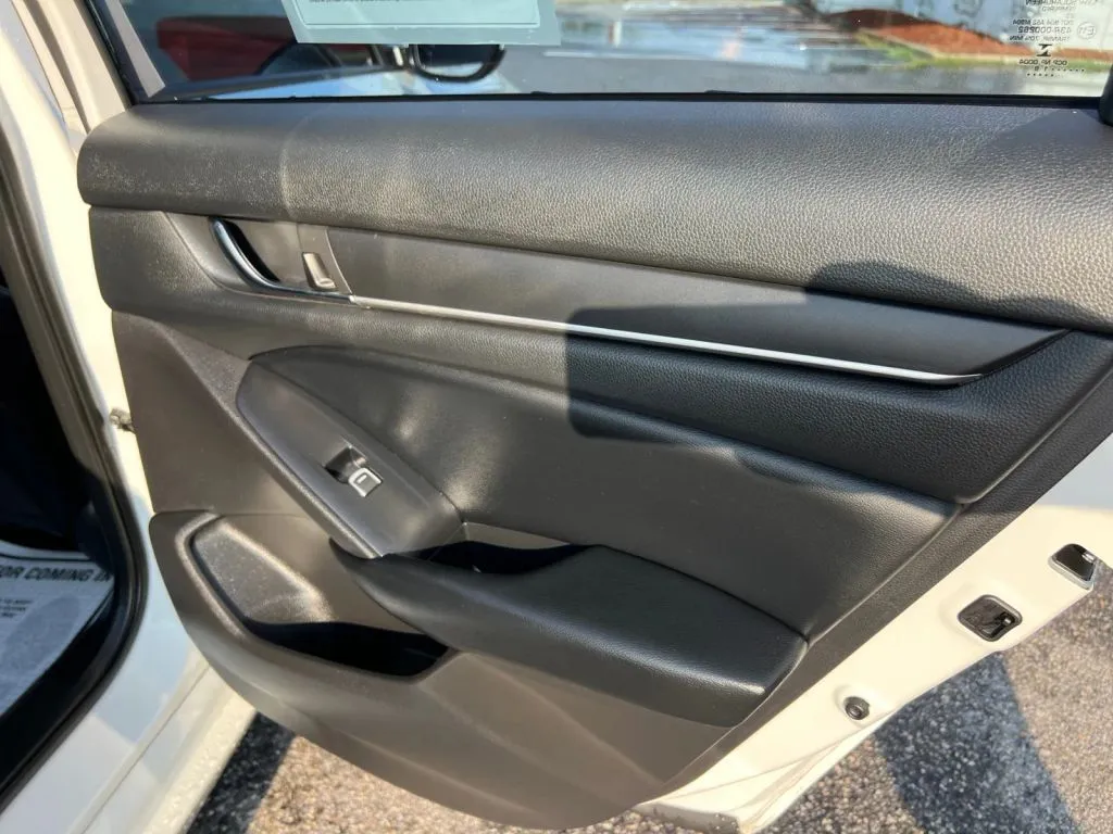 Honda Accord photo 20