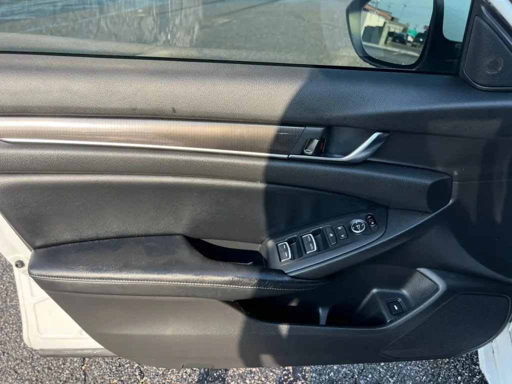 Honda Accord photo 26