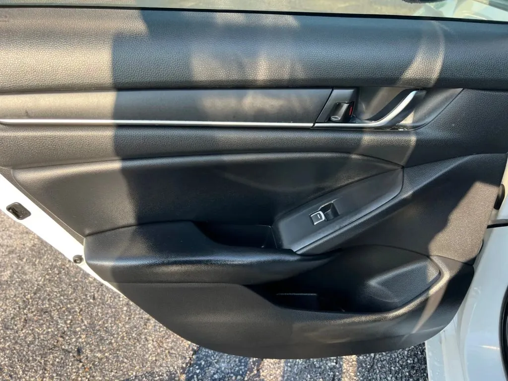 Honda Accord photo 23