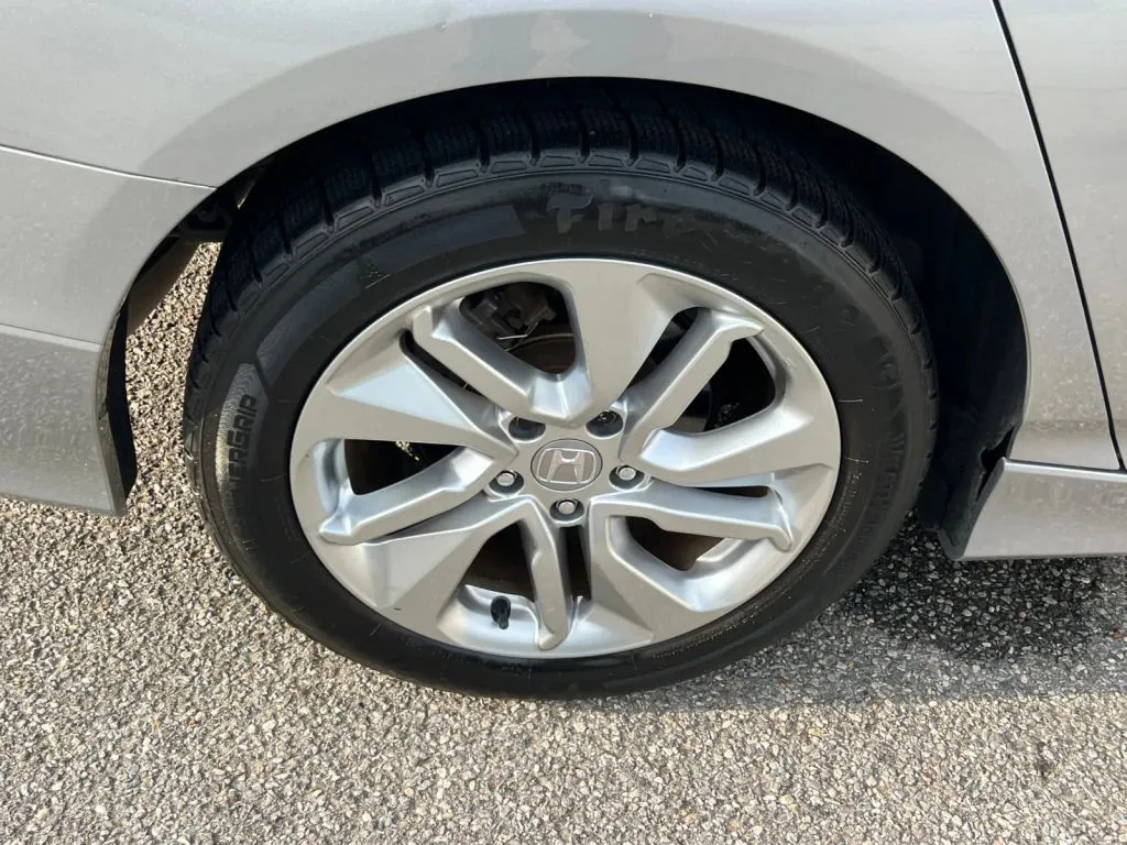 Honda Accord photo 33