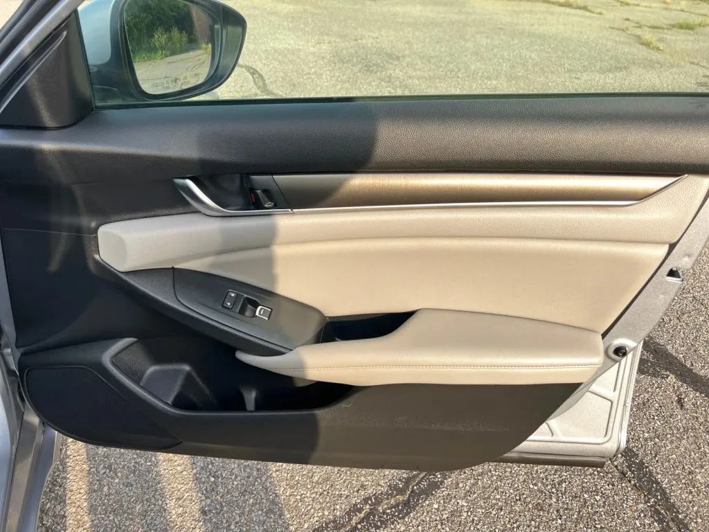 Honda Accord photo 16