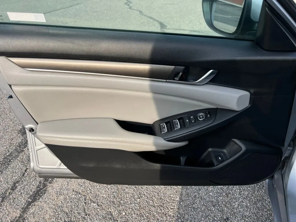Honda Accord photo 24