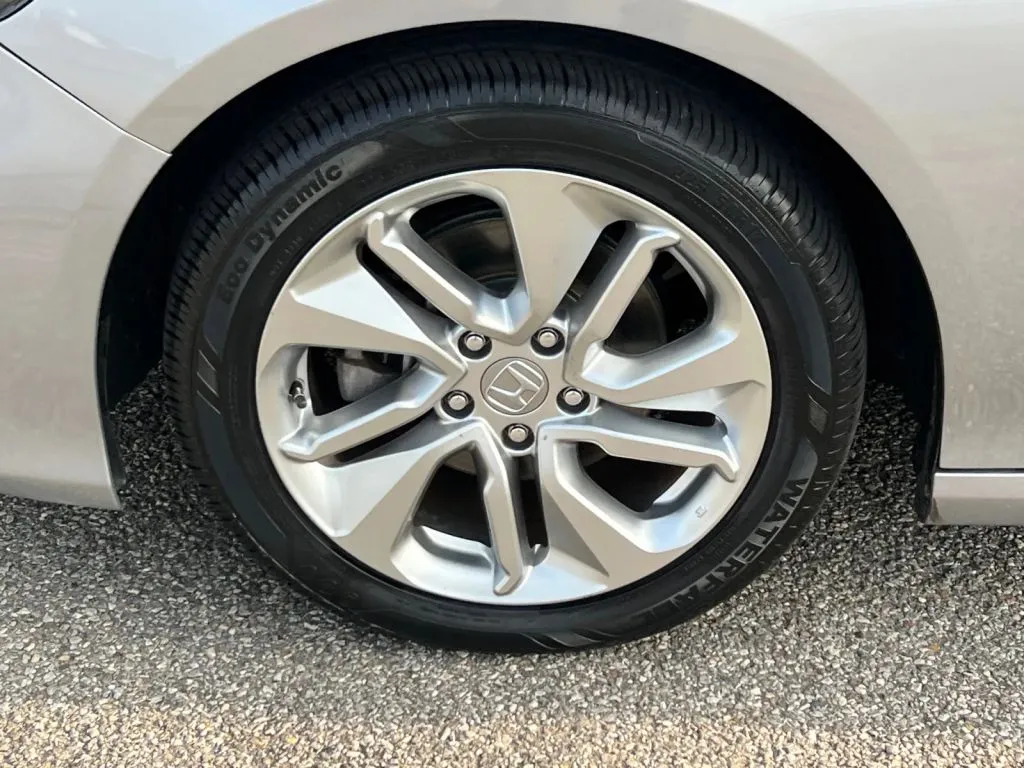 Honda Accord photo 27