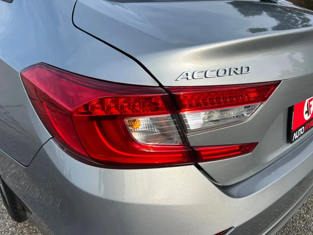 Honda Accord photo 35