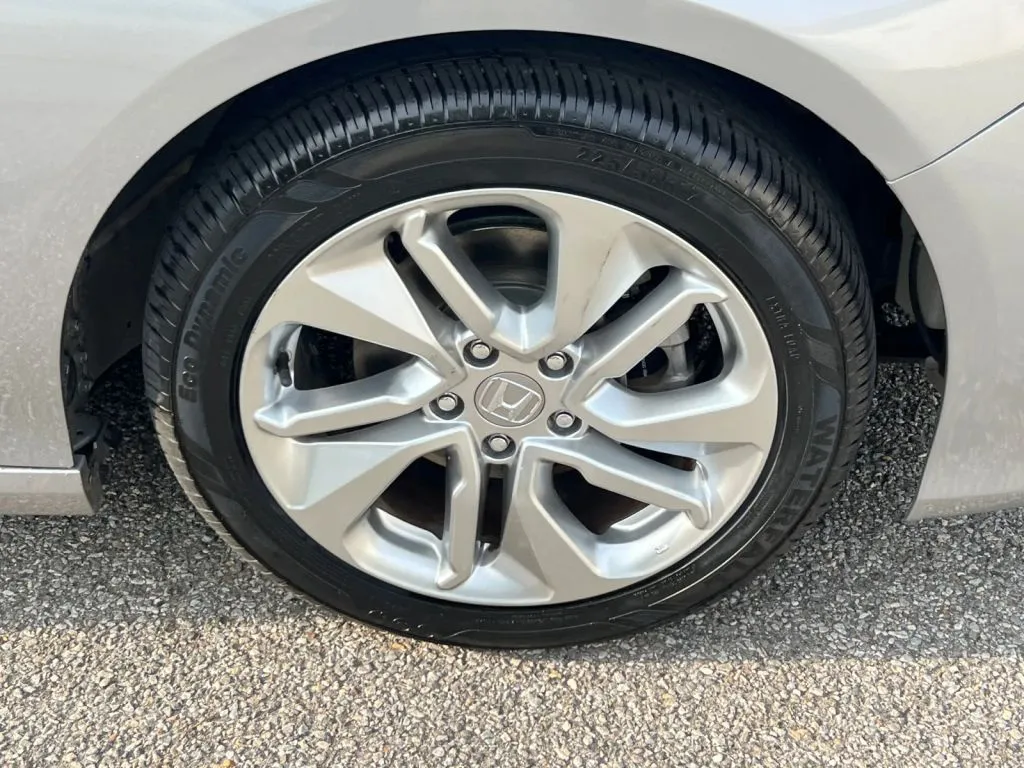 Honda Accord photo 31