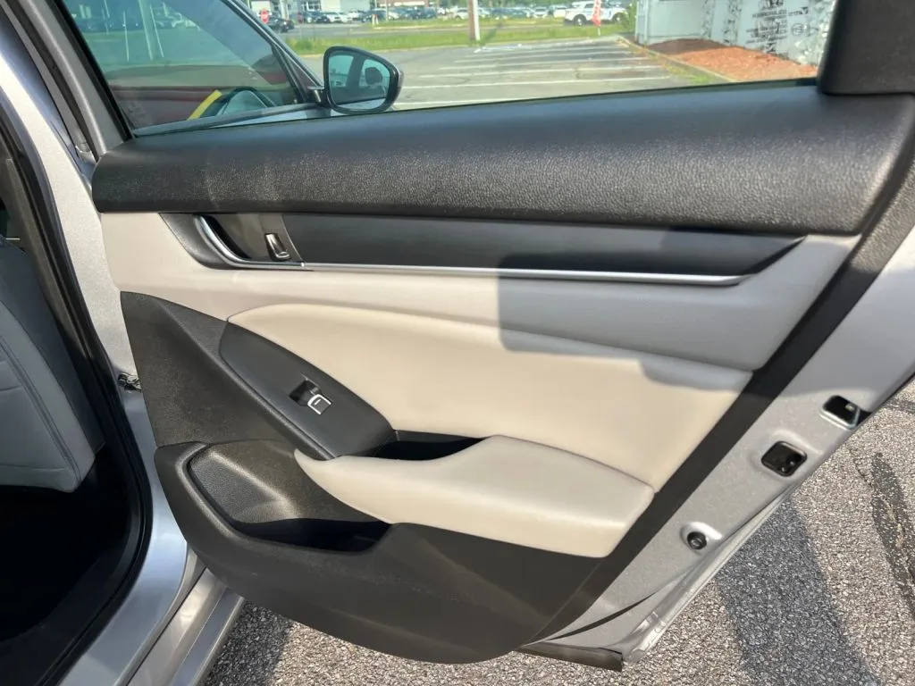 Honda Accord photo 19