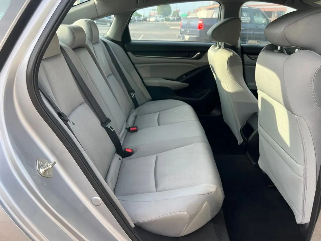 Honda Accord photo 17