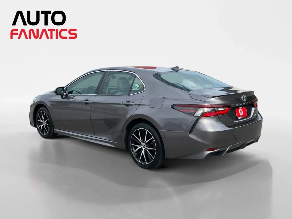Toyota Camry photo 3