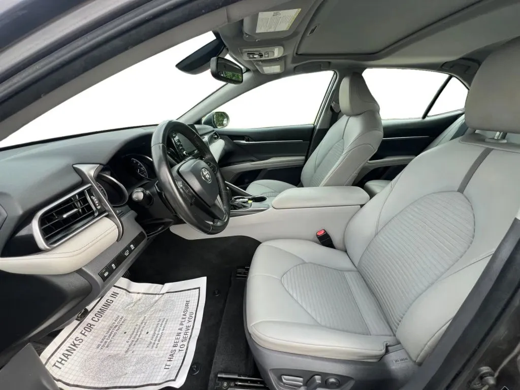 Toyota Camry photo 10