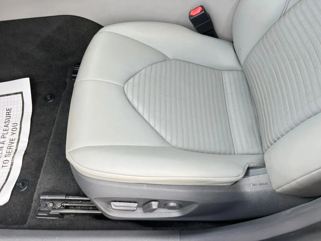 Toyota Camry photo 24