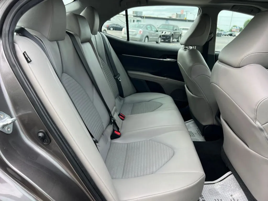 Toyota Camry photo 18