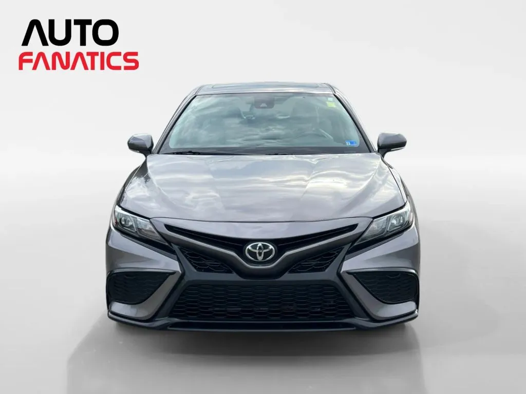 Toyota Camry photo 9