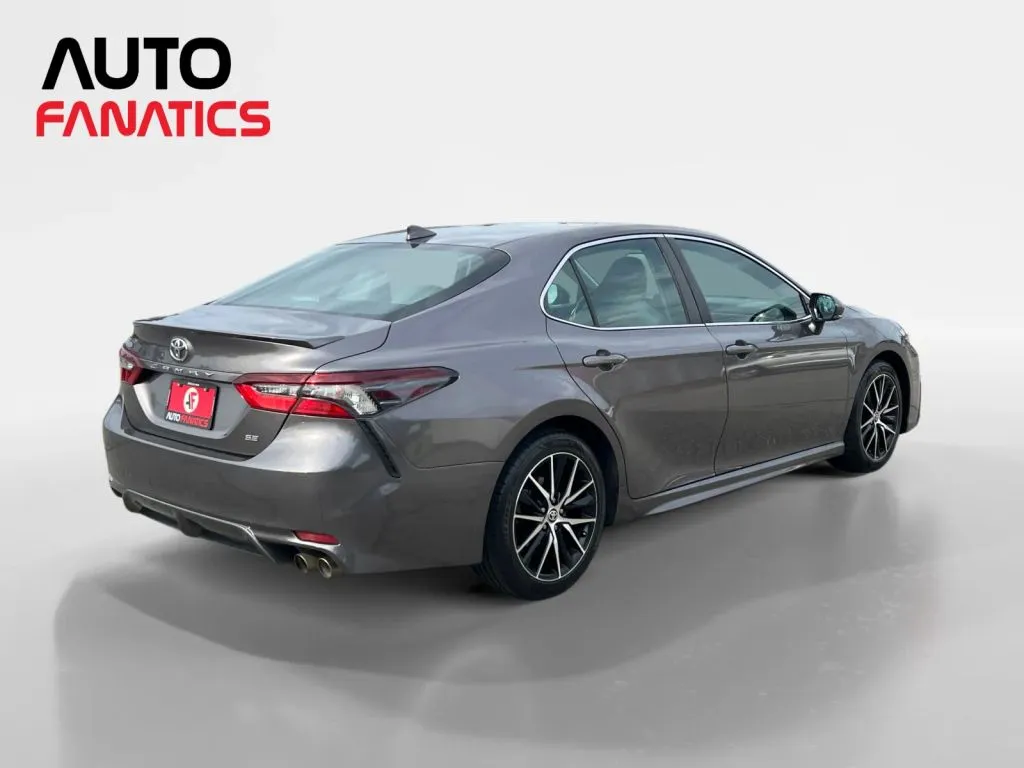 Toyota Camry photo 5