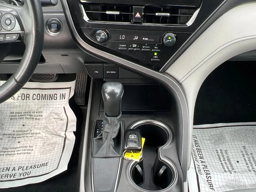 Toyota Camry photo 12
