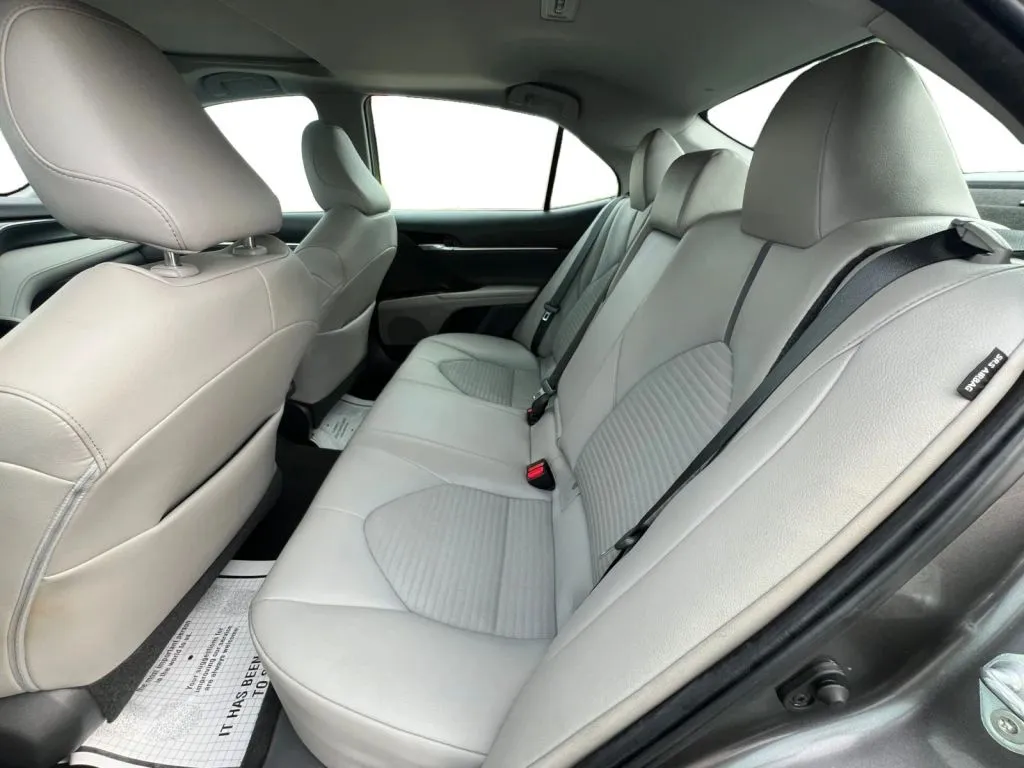Toyota Camry photo 14