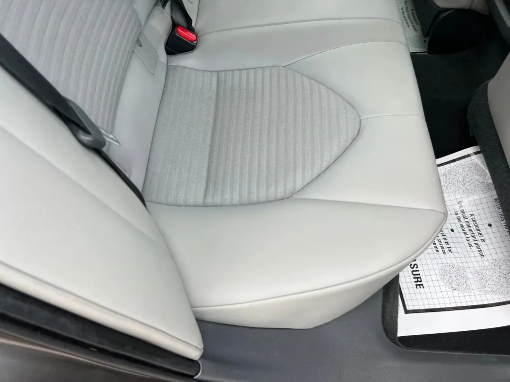 Toyota Camry photo 19