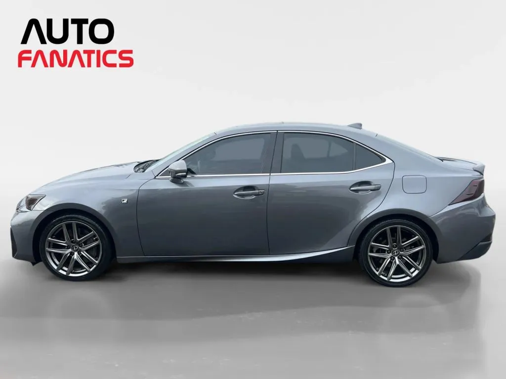 Lexus IS photo 2