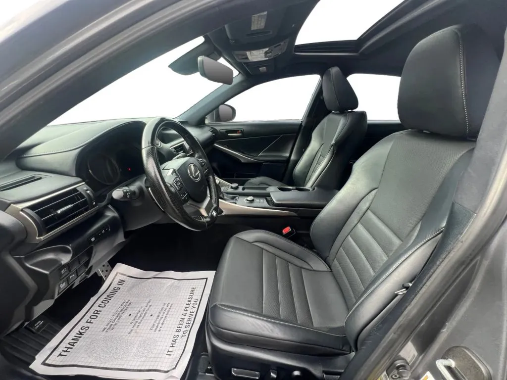 Lexus IS photo 10