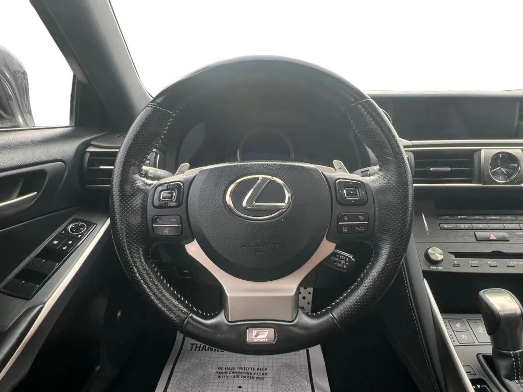 Lexus IS photo 13