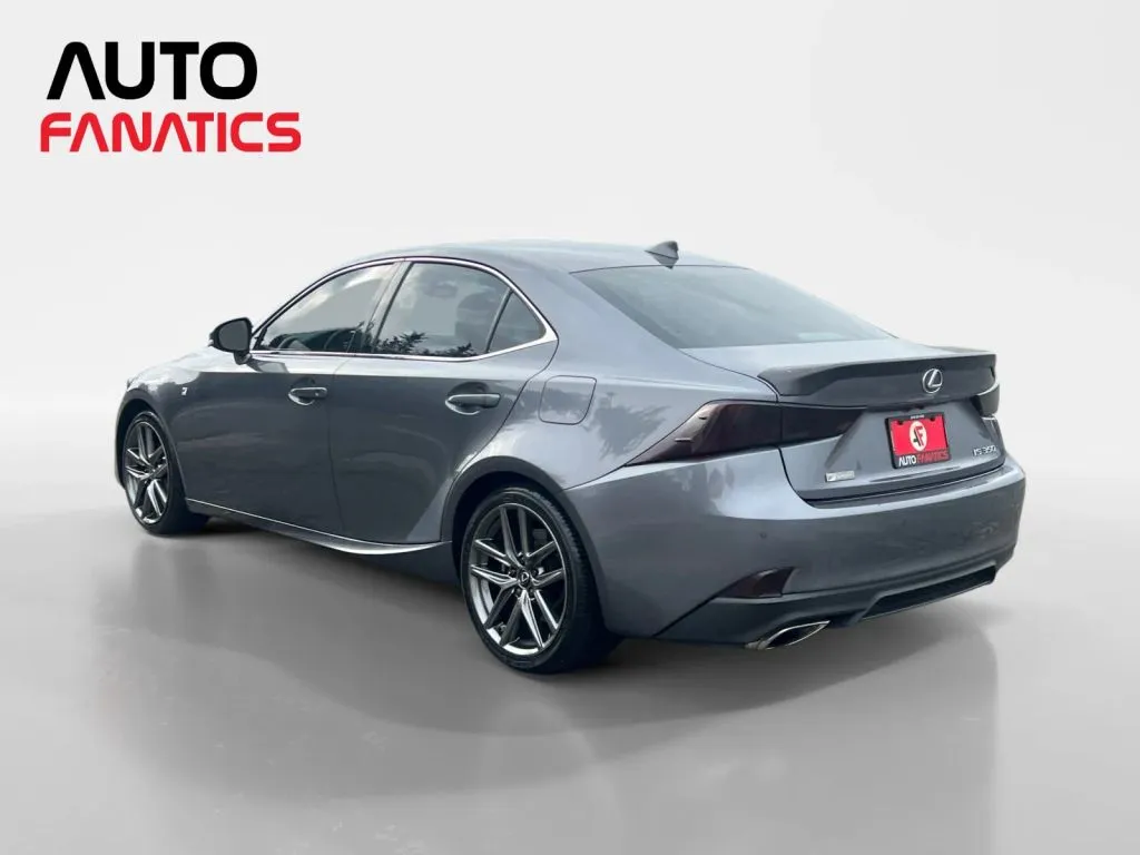 Lexus IS photo 3