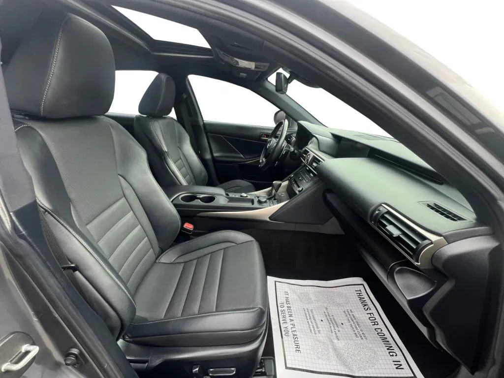 Lexus IS photo 15