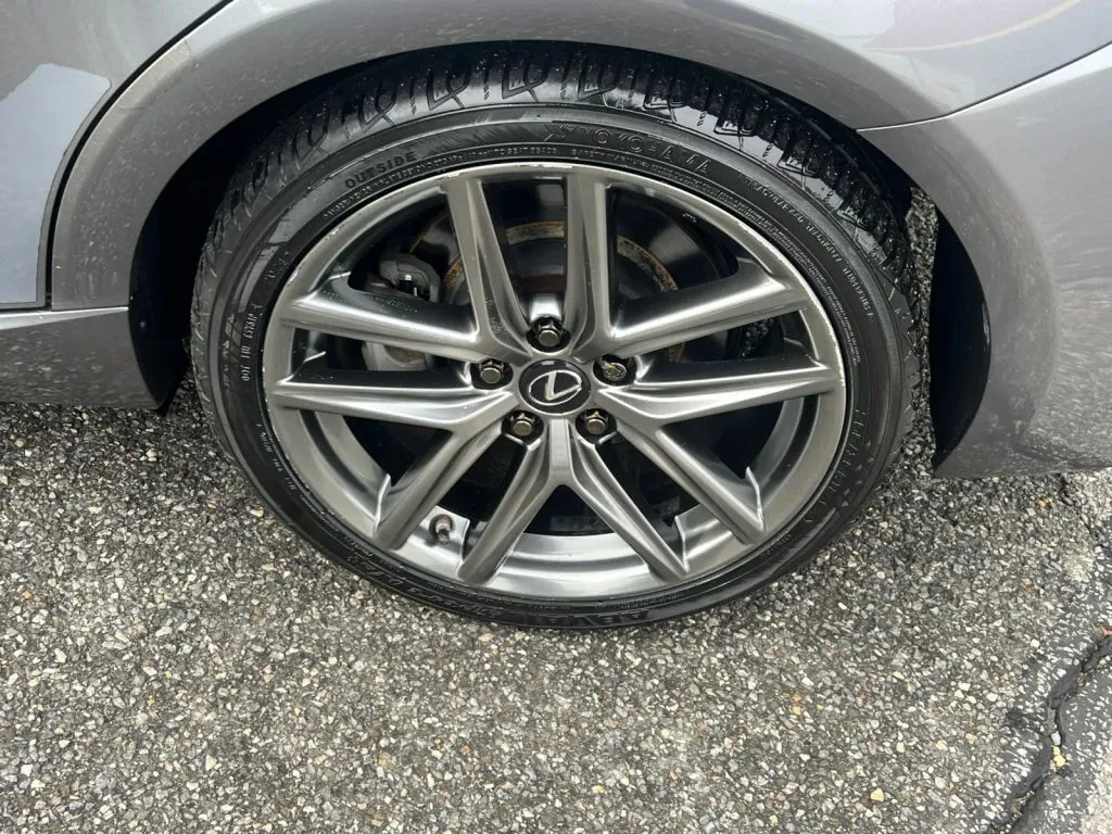Lexus IS photo 40