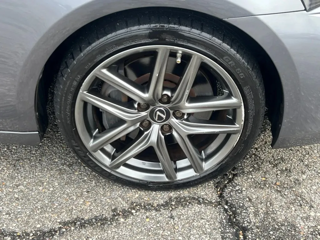 Lexus IS photo 35