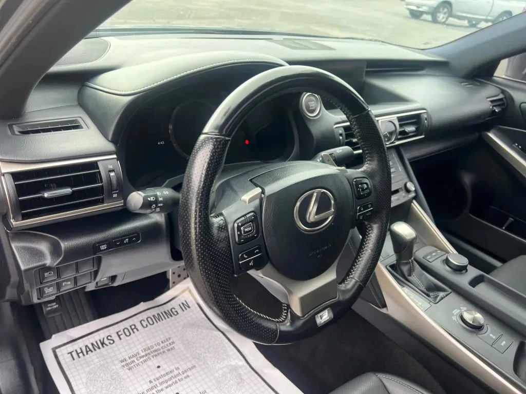 Lexus IS photo 25