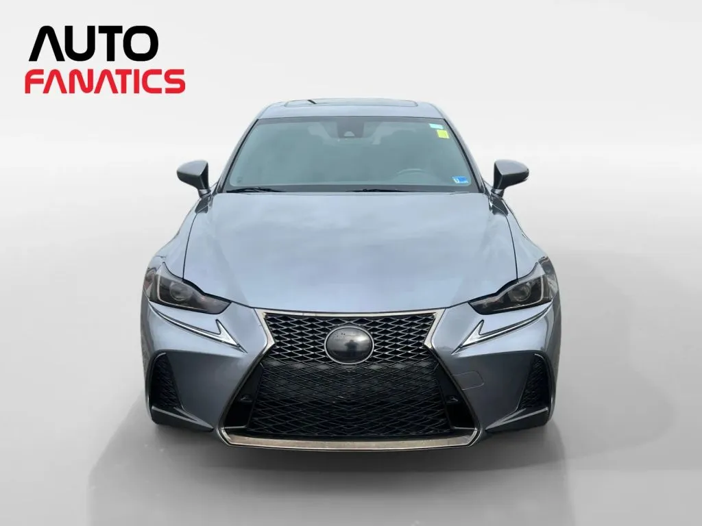 Lexus IS photo 9