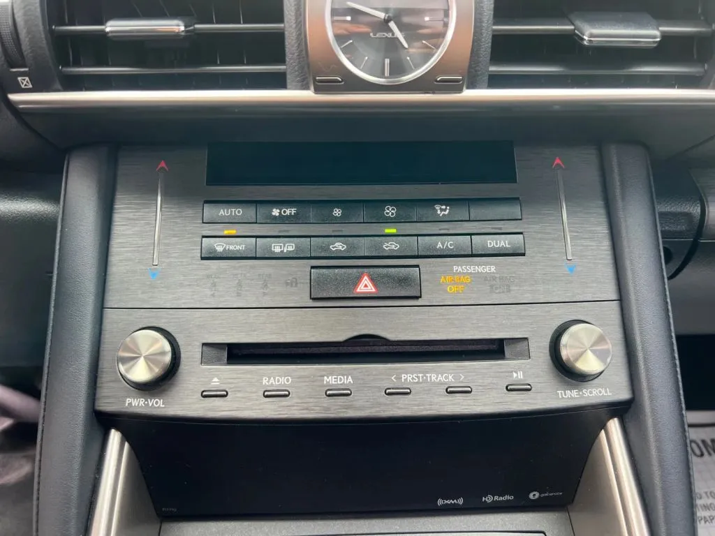 Lexus IS photo 43