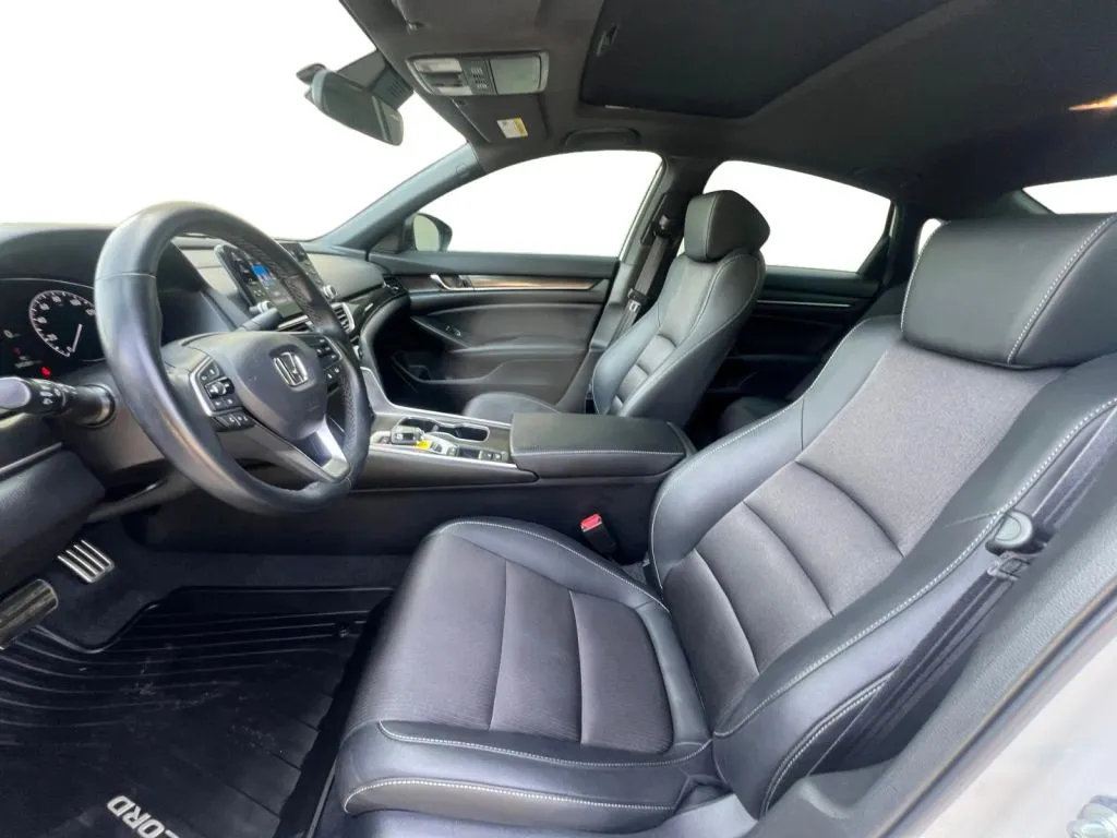 Honda Accord photo 9
