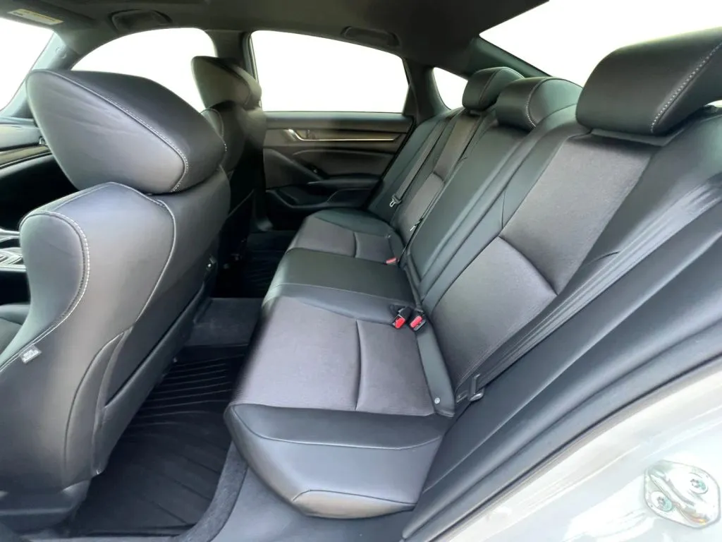 Honda Accord photo 13