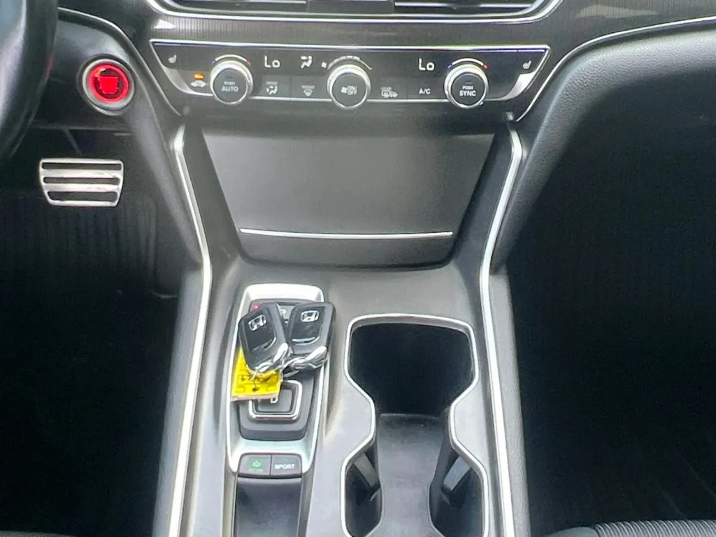 Honda Accord photo 11