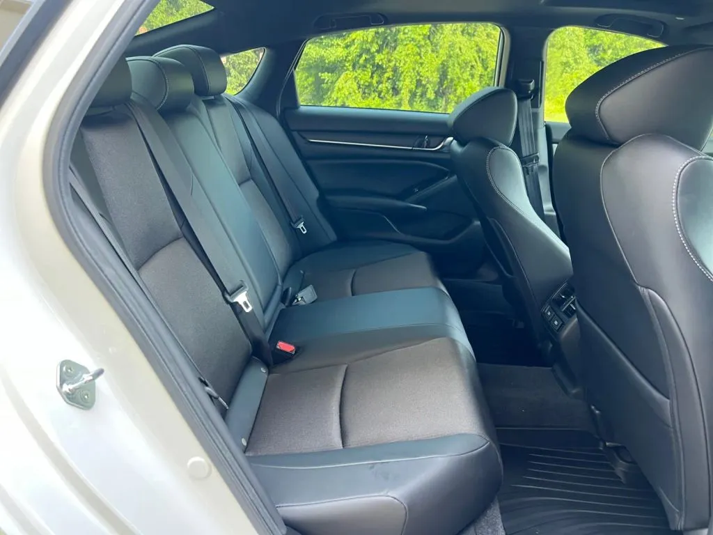 Honda Accord photo 18
