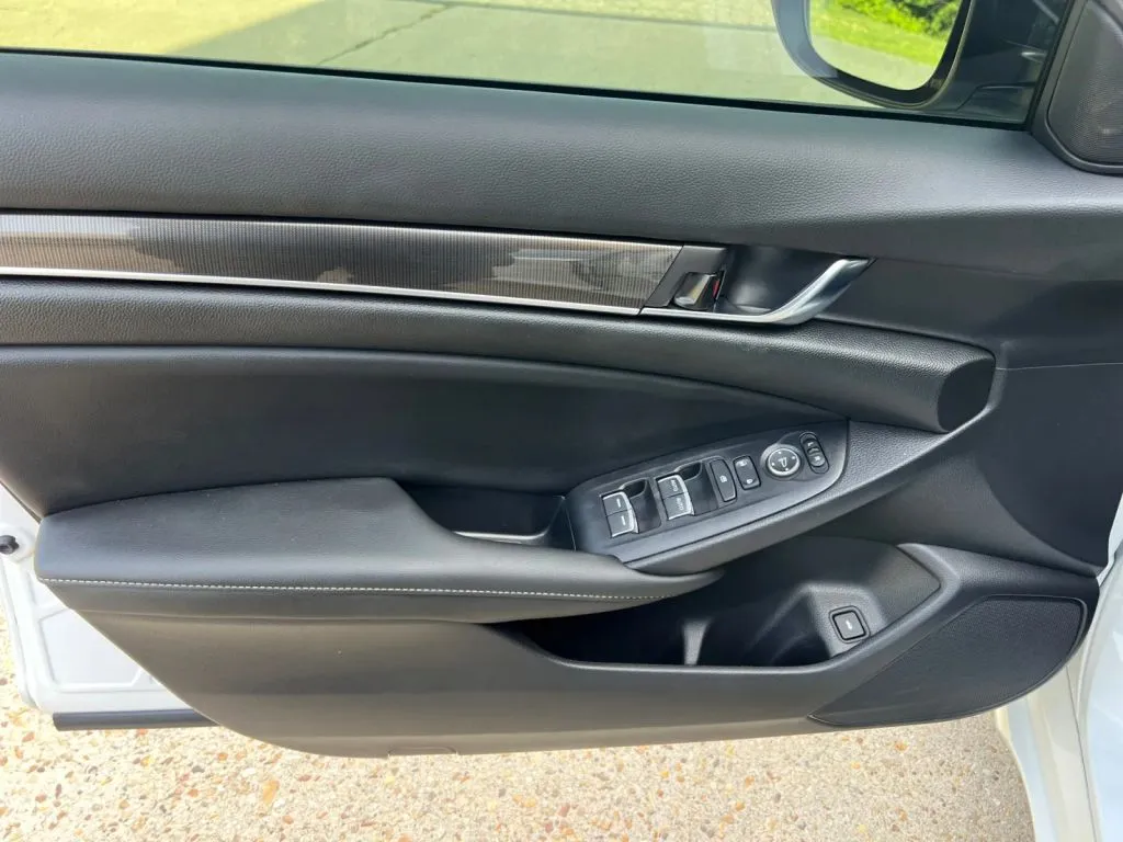 Honda Accord photo 26