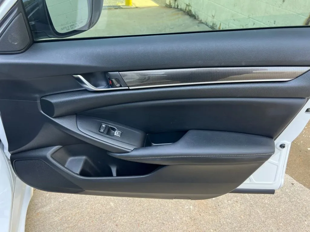 Honda Accord photo 16