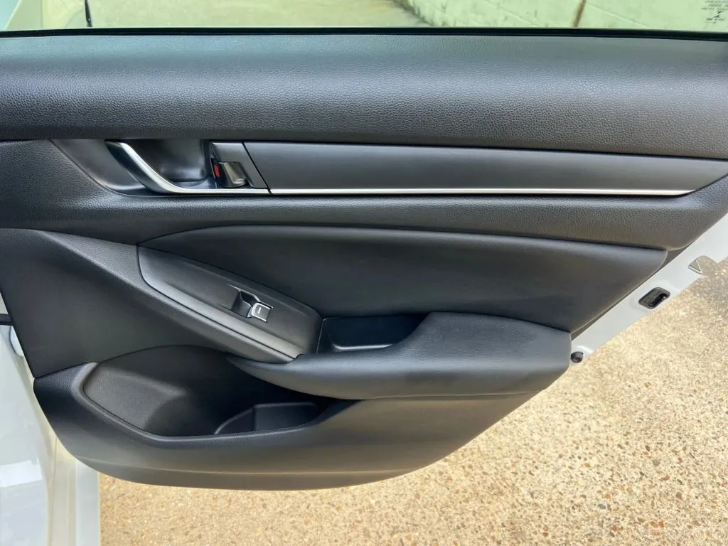 Honda Accord photo 19