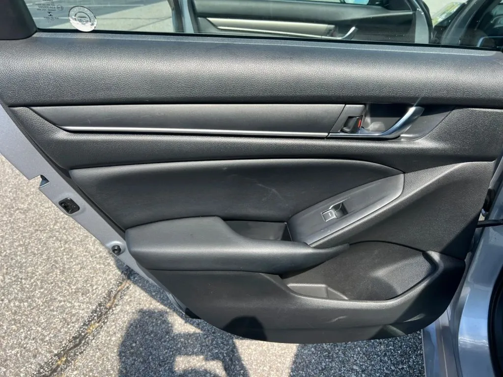 Honda Accord photo 24