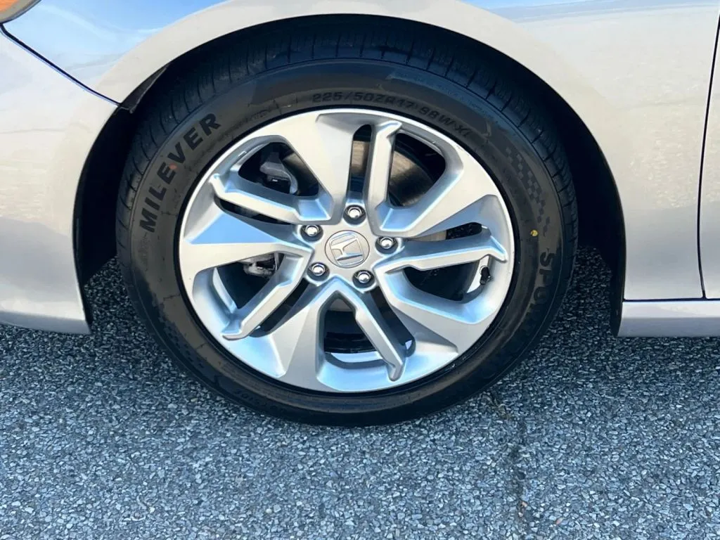 Honda Accord photo 30