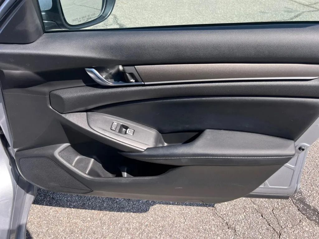 Honda Accord photo 18