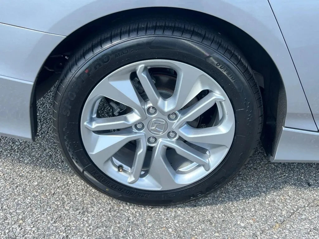 Honda Accord photo 36