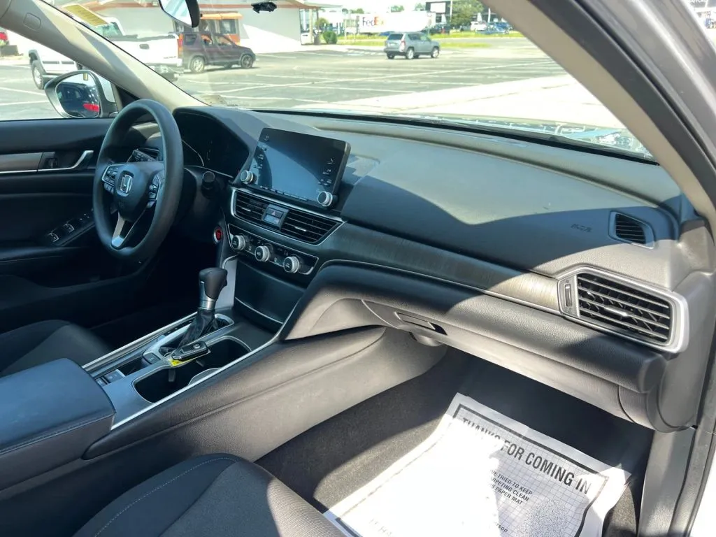 Honda Accord photo 16