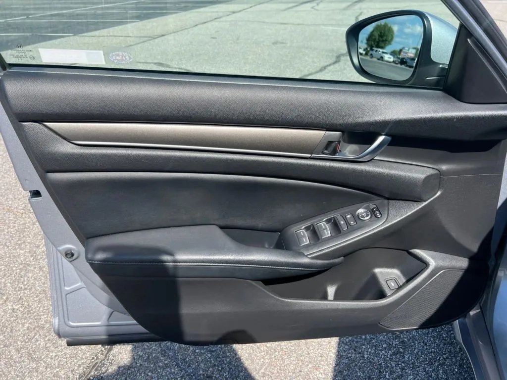 Honda Accord photo 27