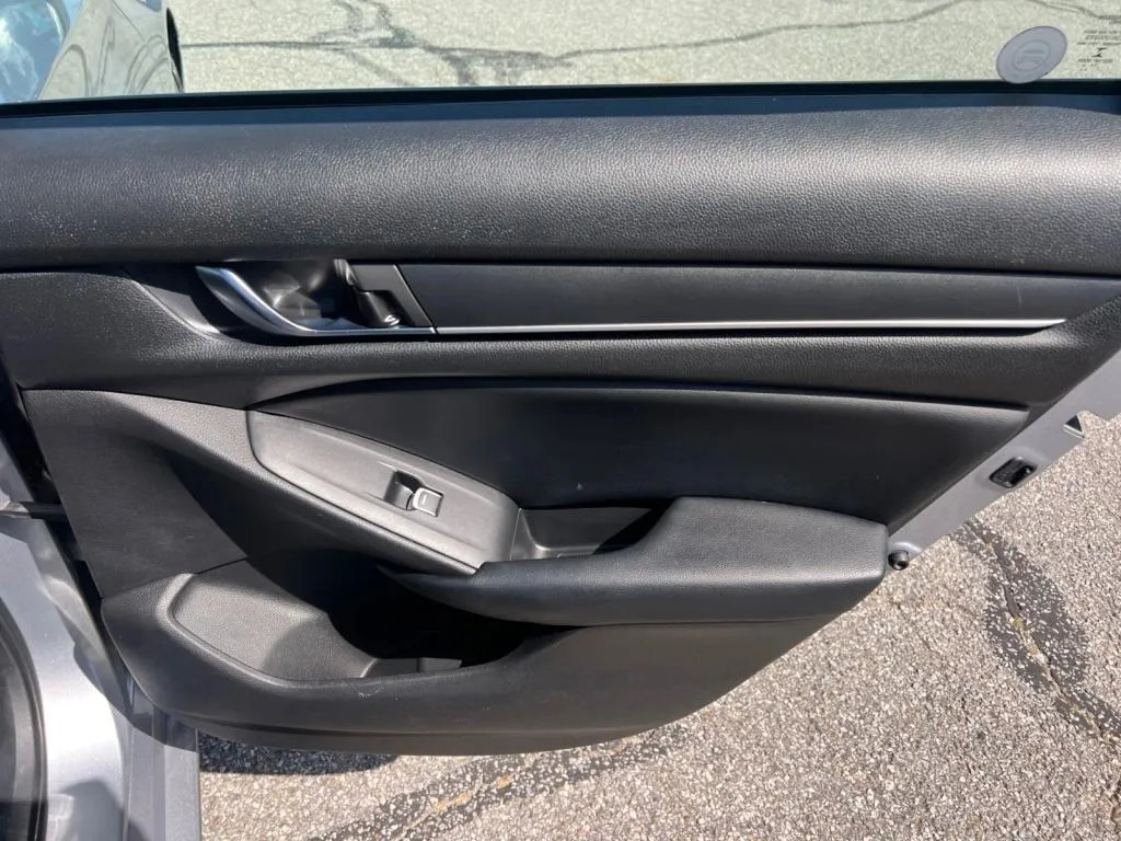 Honda Accord photo 21